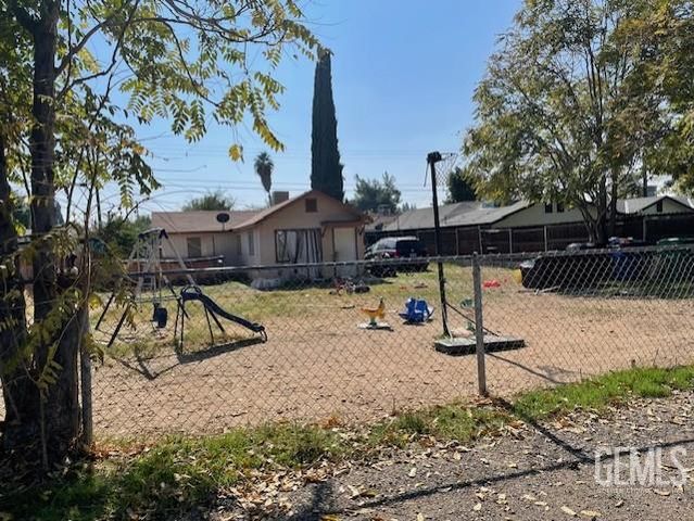 807 Castaic Avenue, Bakersfield, CA 93308