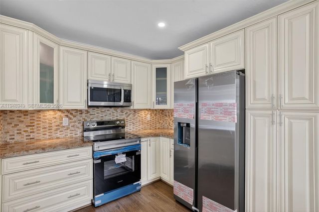 7721 NW 35th St, Davie, FL 33024