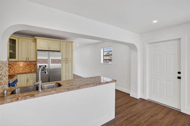 7721 NW 35th St, Davie, FL 33024