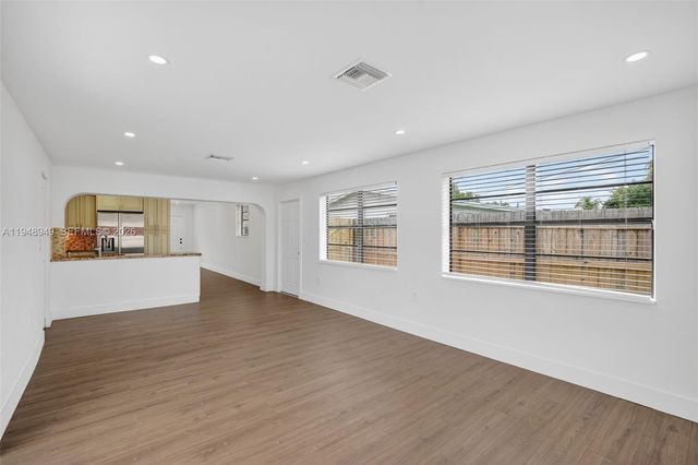 7721 NW 35th St, Davie, FL 33024