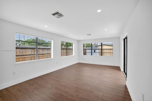 7721 NW 35th St, Davie, FL 33024