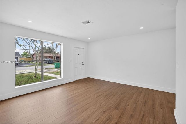 7721 NW 35th St, Davie, FL 33024