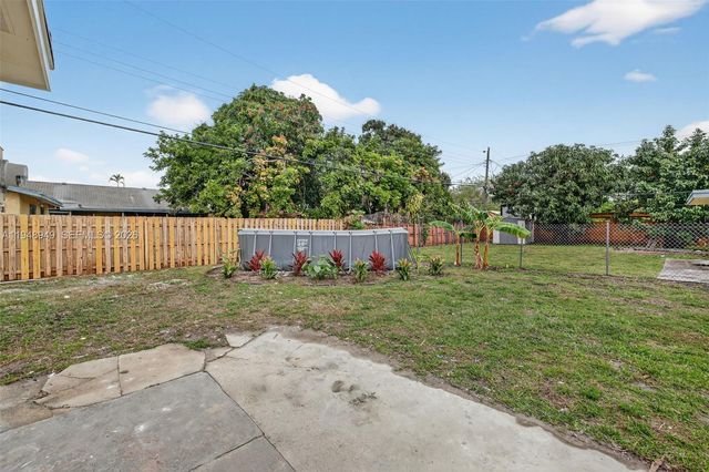 7721 NW 35th St, Davie, FL 33024