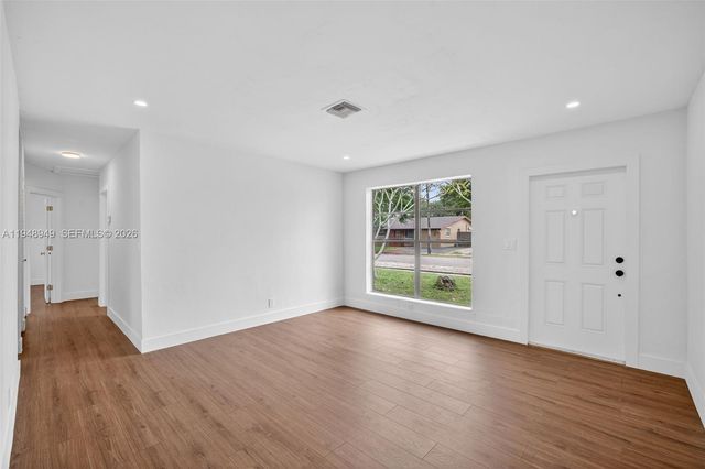 7721 NW 35th St, Davie, FL 33024