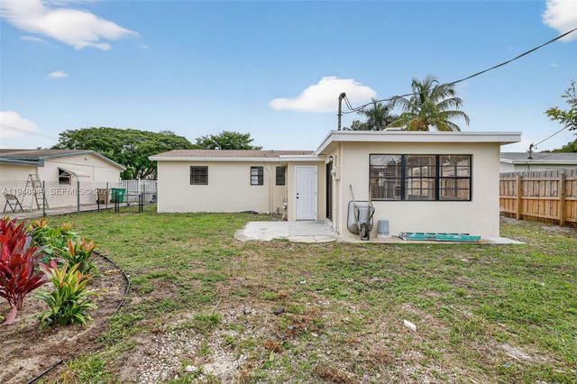 7721 NW 35th St, Davie, FL 33024