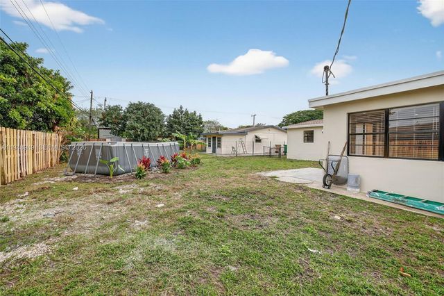 7721 NW 35th St, Davie, FL 33024