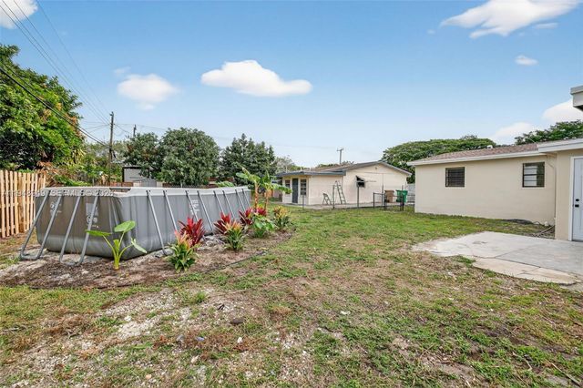 7721 NW 35th St, Davie, FL 33024