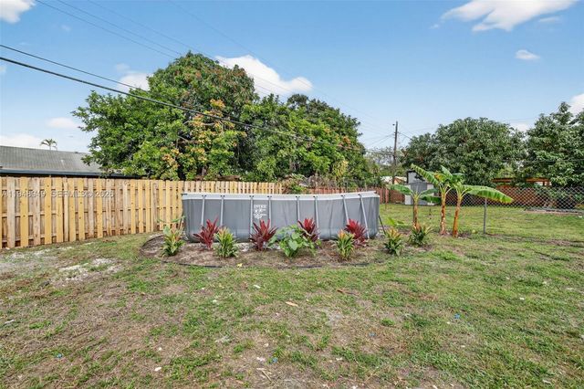 7721 NW 35th St, Davie, FL 33024