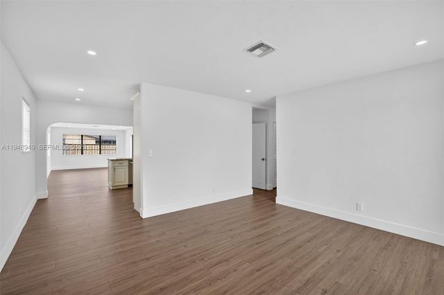 7721 NW 35th St, Davie, FL 33024