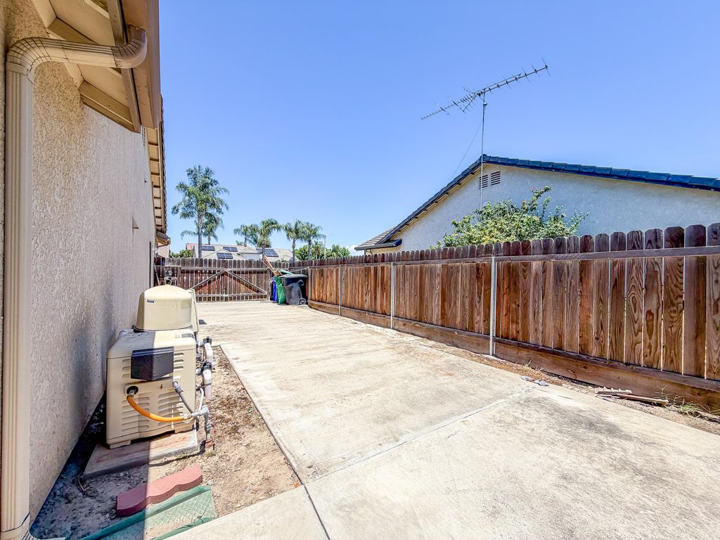 Image 15 of property listing at 2451 W Cheryll Avenue, Porterville, CA 93257