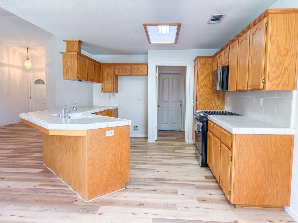 Image 2 of property listing at 2451 W Cheryll Avenue, Porterville, CA 93257
