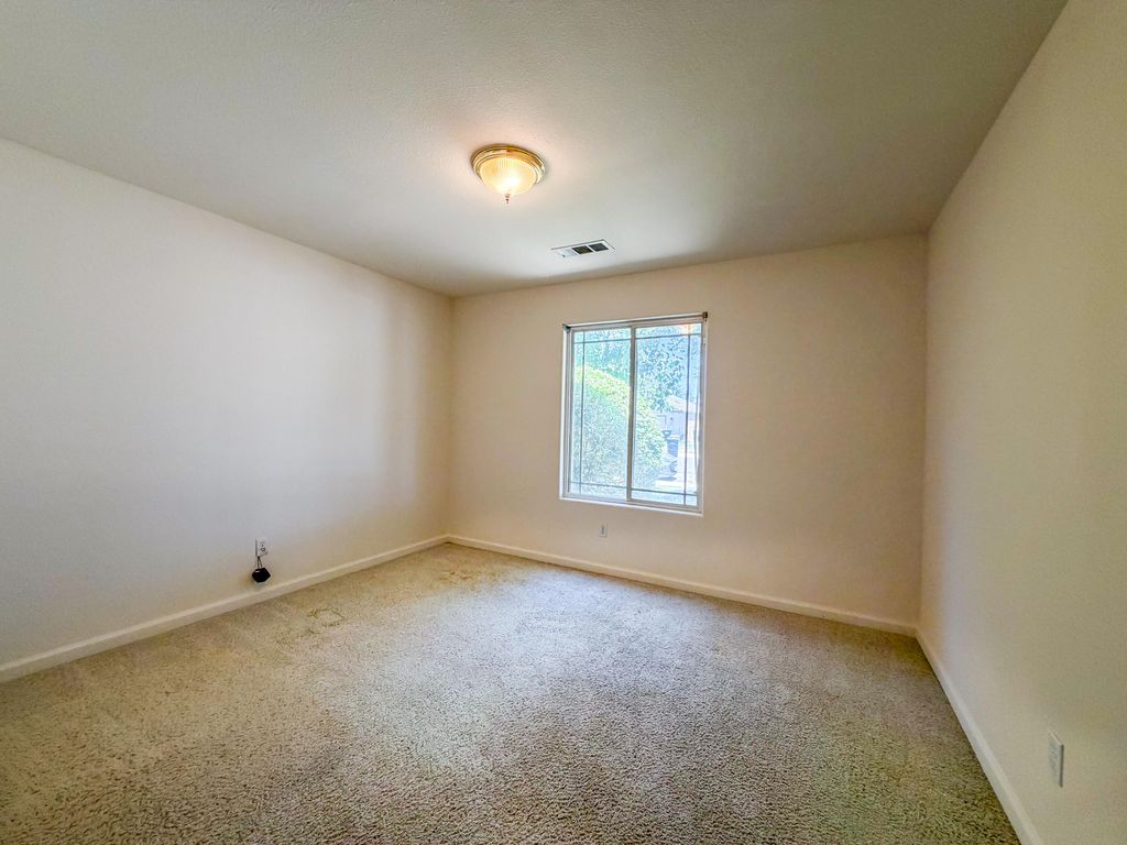 Image 6 of property listing at 2451 W Cheryll Avenue, Porterville, CA 93257