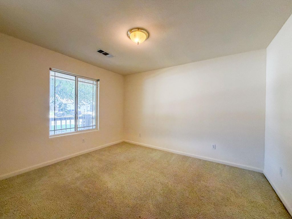 Image 7 of property listing at 2451 W Cheryll Avenue, Porterville, CA 93257