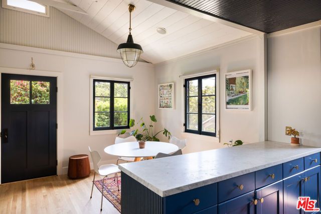 4311 Clayton Avenue, Los Angeles, CA 90027