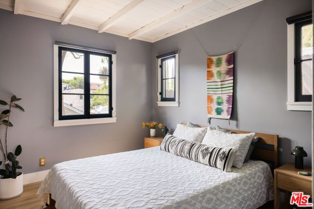 4311 Clayton Avenue, Los Angeles, CA 90027