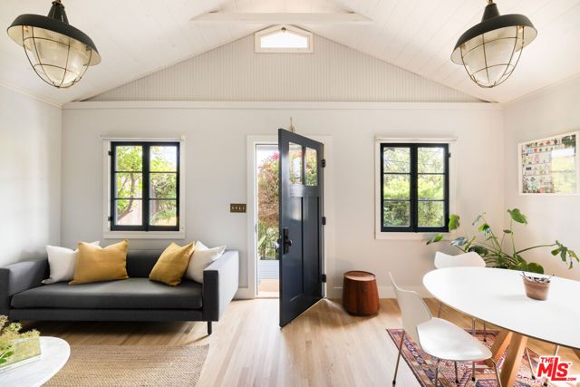 4311 Clayton Avenue, Los Angeles, CA 90027