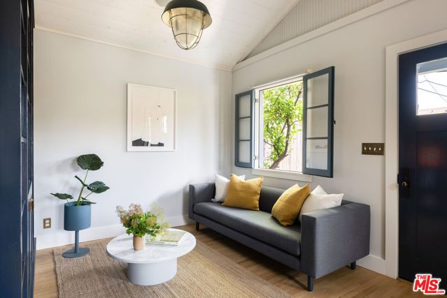 4311 Clayton Avenue, Los Angeles, CA 90027