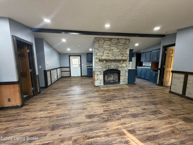 5401 Cedarwood Dr, Louisville, KY 40272