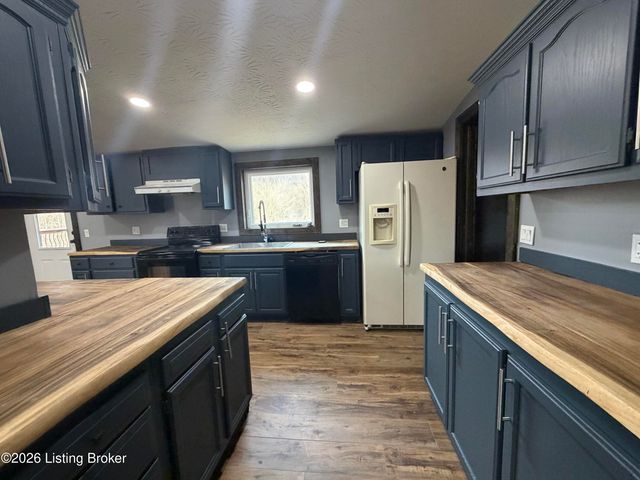 5401 Cedarwood Dr, Louisville, KY 40272