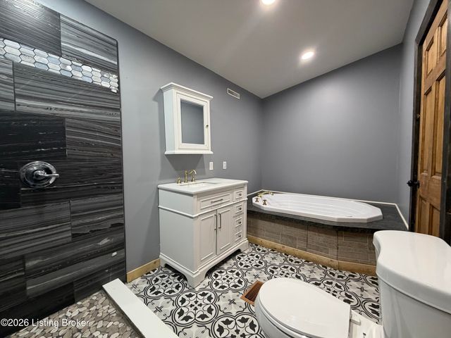 5401 Cedarwood Dr, Louisville, KY 40272