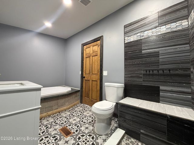 5401 Cedarwood Dr, Louisville, KY 40272