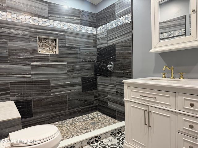 5401 Cedarwood Dr, Louisville, KY 40272