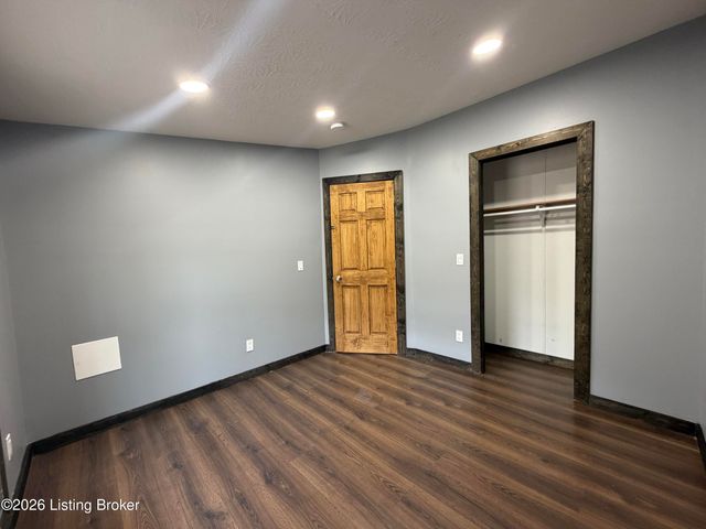 5401 Cedarwood Dr, Louisville, KY 40272