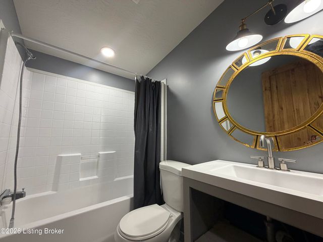 5401 Cedarwood Dr, Louisville, KY 40272