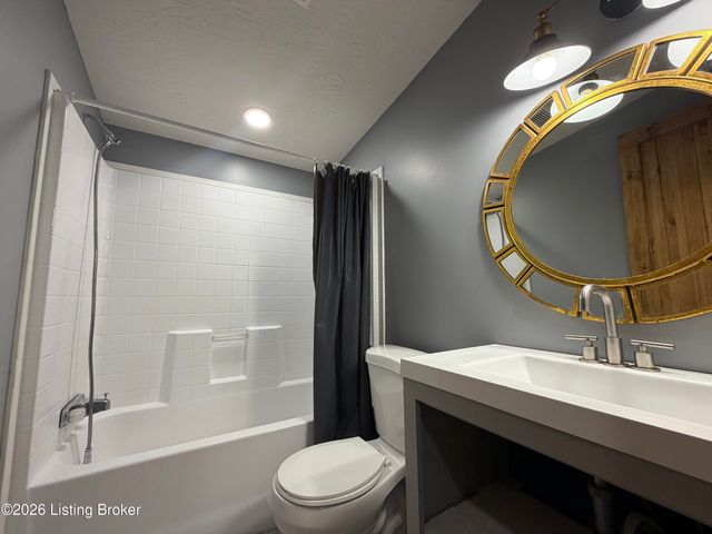 5401 Cedarwood Dr, Louisville, KY 40272