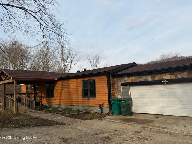 5401 Cedarwood Dr, Louisville, KY 40272