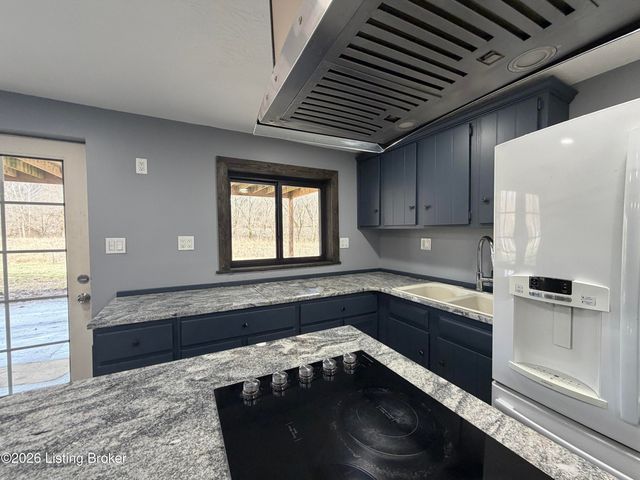 5401 Cedarwood Dr, Louisville, KY 40272