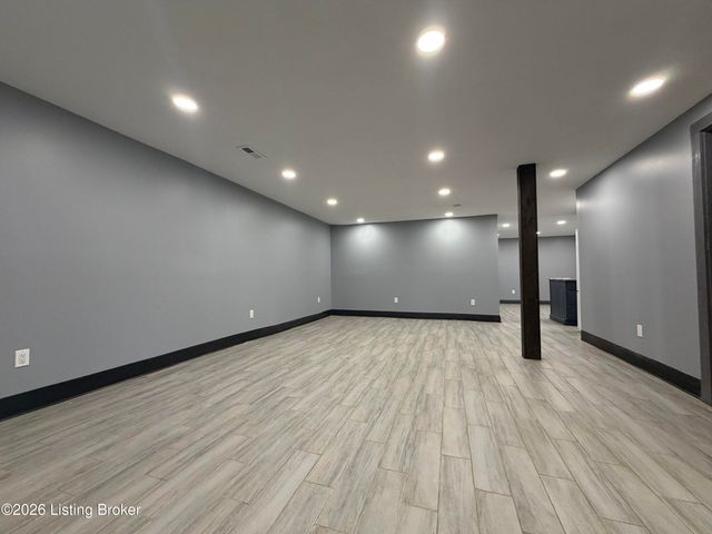 5401 Cedarwood Dr, Louisville, KY 40272