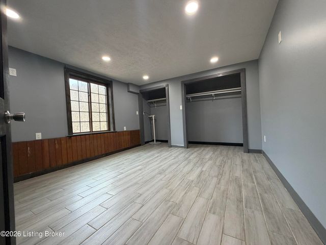 5401 Cedarwood Dr, Louisville, KY 40272