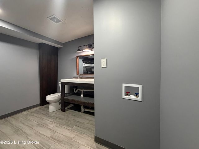 5401 Cedarwood Dr, Louisville, KY 40272