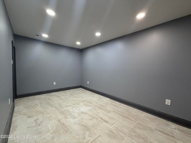 5401 Cedarwood Dr, Louisville, KY 40272