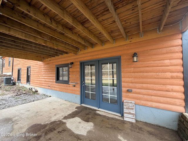 5401 Cedarwood Dr, Louisville, KY 40272