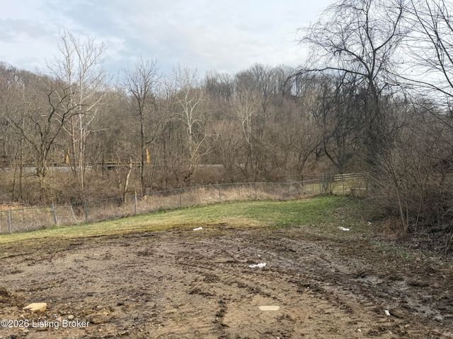 5401 Cedarwood Dr, Louisville, KY 40272