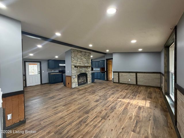 5401 Cedarwood Dr, Louisville, KY 40272