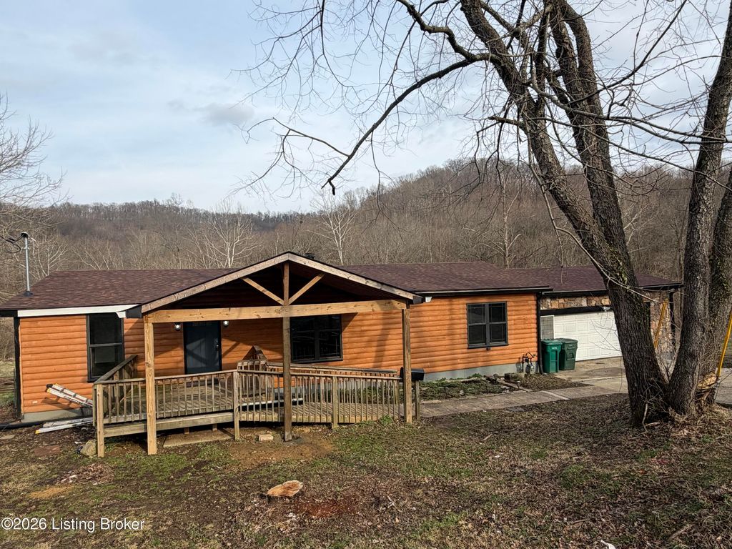 5401 Cedarwood Dr, Louisville, KY 40272