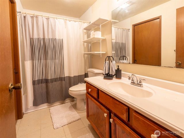 928 N 98th Street, Seattle, WA 98103