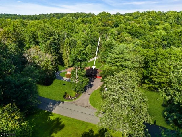20 Cora Ln, Chester Twp., NJ 07930