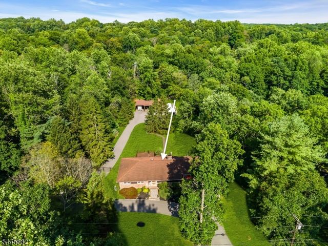 20 Cora Ln, Chester Twp., NJ 07930