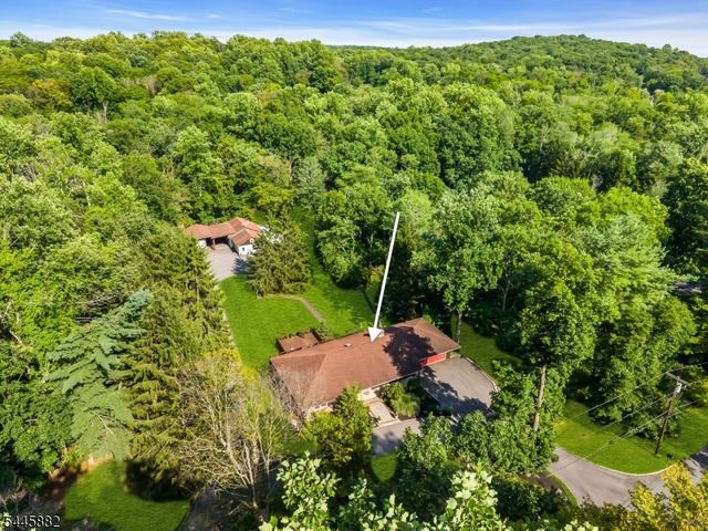 20 Cora Ln, Chester Twp., NJ 07930