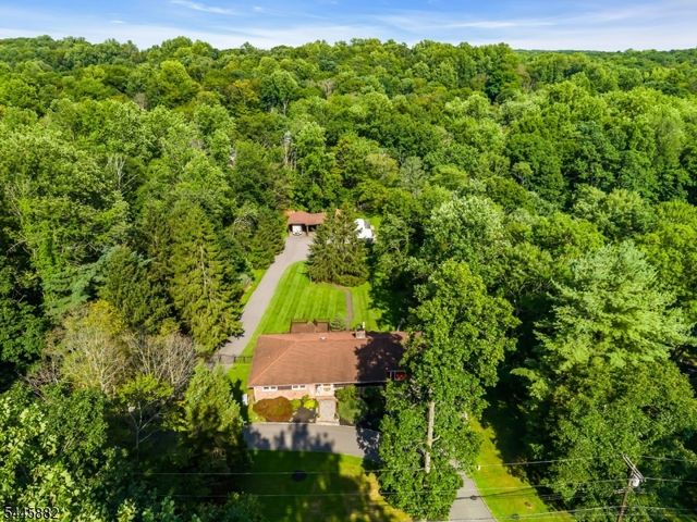 20 Cora Ln, Chester Twp., NJ 07930