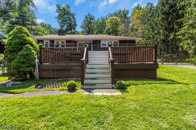 20 Cora Ln, Chester Twp., NJ 07930