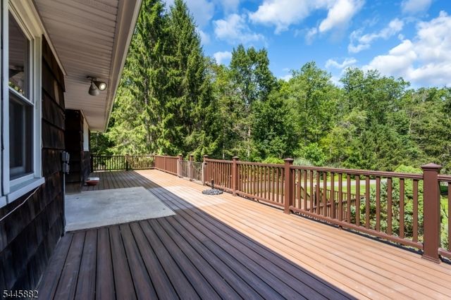 20 Cora Ln, Chester Twp., NJ 07930