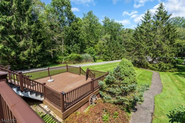 20 Cora Ln, Chester Twp., NJ 07930