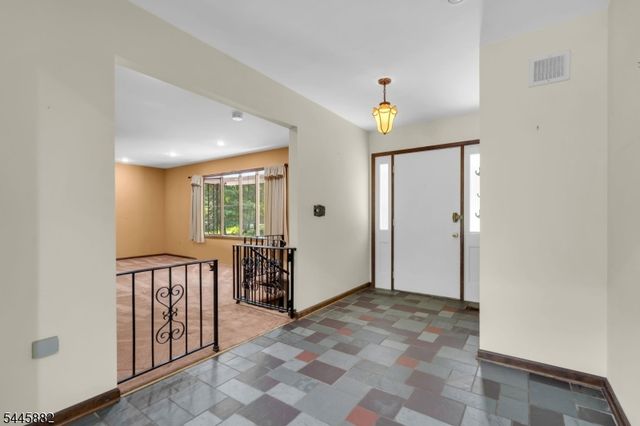 20 Cora Ln, Chester Twp., NJ 07930