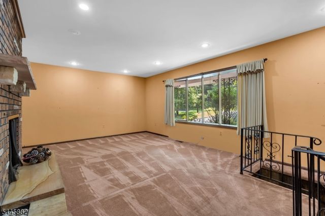 20 Cora Ln, Chester Twp., NJ 07930