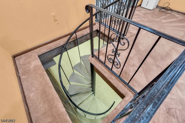 20 Cora Ln, Chester Twp., NJ 07930